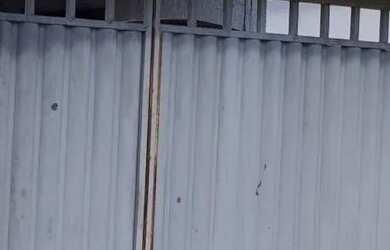 Imagem: A casa possui 2 Dormitórios, 3 Banheiros, 2 Vagas na garagem