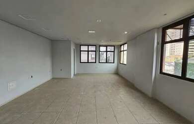 Imagem: O depósito possui 1 Vaga na garagem, 40m² de Área e está