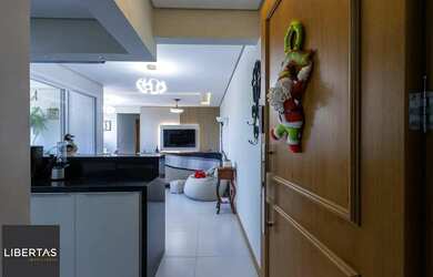 Imagem: O apartamento possui 3 Dormitórios, 2 Banheiros, 2 Vagas na