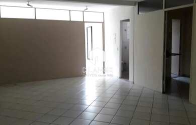 Imagem: O depósito para alugar possui 1 Vaga na garagem e 56m² de