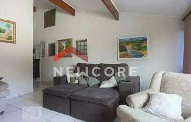 Imagem: A casa possui 4 Dormitórios, 5 Banheiros, 5 Vagas na garagem