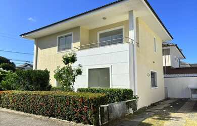 Imagem: A casa em condomínio possui 4 Dormitórios, 3 Banheiros e 2