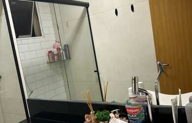 Imagem: O apartamento possui 2 Dormitórios, 1 Banheiro, 1 Vaga na garagem