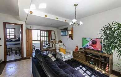 Imagem: Casa com 161m² e 3 dormitórios com suíte, piscina no bairro