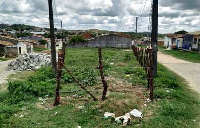 Imagem: O terreno possui 725m² de Área Privada e está localizado