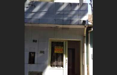 Imagem: A casa possui 2 Dormitórios, 1 Banheiro e está localizado