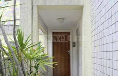 Imagem: O apartamento possui 4 Dormitórios, 1 Banheiro, 1 Vaga na garagem