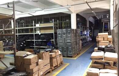 Imagem: O depósito possui 4 Vagas na garagem, 2.368m² de Área e