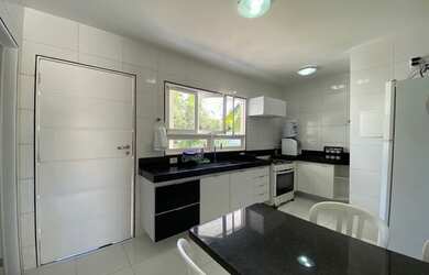 Imagem 1: Casa temporada Ipioca. Piscina, Churrasqueira, 4 Vagas na garageme4 Dormitórios