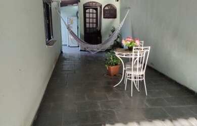 Imagem: A casa possui 2 Dormitórios, 2 Banheiros, 3 Vagas na garagem