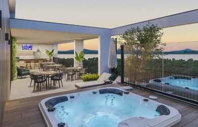 Imagem: O apartamento possui 5 Vagas na garagem e está localizado