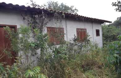 Imagem: O terreno e possui Dormitórios, Suítes, Banheiros está