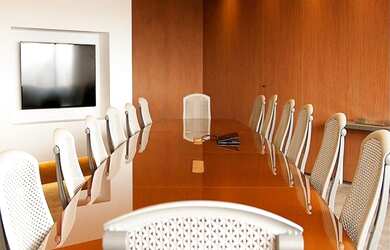 Imagem: O depósito possui 5 Vagas na garagem, 1.028m² de Área e