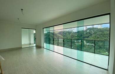 Imagem: O apartamento possui 4 Dormitórios, 5 Banheiros, 4 Vagas na