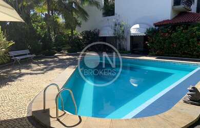 Imagem: A casa em condomínio à venda possui 4 Dormitórios, 4 Banheiros