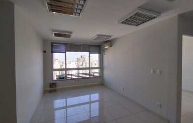 Imagem: O depósito possui 1 Vaga na garagem, 67m² de Área e está