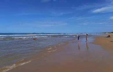 Imagem: O terreno possui 300m² de Área e está localizado em Village