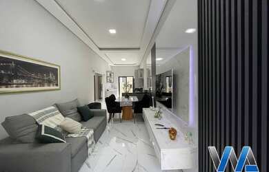 Imagem: A casa possui 3 Dormitórios, 2 Banheiros, 2 Vagas na garagem