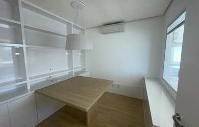 Imagem: O depósito possui 2 Vagas na garagem, 64m² de Área e está