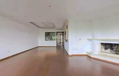 Imagem: A casa possui 4 Dormitórios, 3 Banheiros, 3 Vagas na garagem