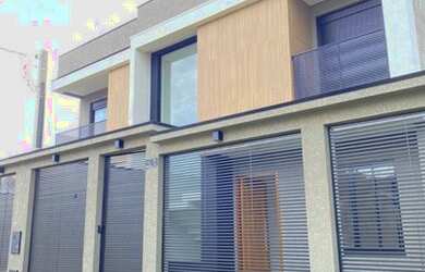 Imagem: A casa possui 3 Dormitórios, 2 Banheiros, 2 Vagas na garagem