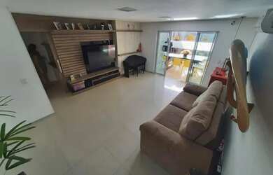 Imagem: A casa possui 4 Dormitórios, 5 Banheiros, 3 Vagas na garagem