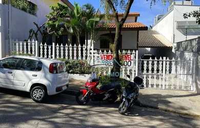 Imagem: A casa possui 3 Dormitórios, 4 Banheiros, 2 Vagas na garagem