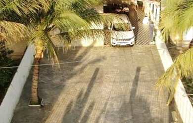 Imagem: A casa possui 2 Dormitórios, 5 Vagas na garagem e Imóvel novo