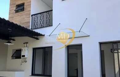 Imagem: A casa possui 3 Dormitórios, 2 Banheiros, 3 Vagas na garagem