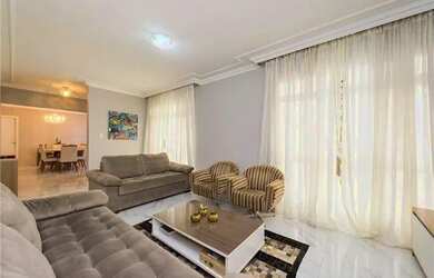 Imagem: A casa possui 3 Dormitórios, 3 Banheiros, 3 Vagas na garagem