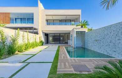 Imagem: A casa em condomínio possui 4 Dormitórios, 5 Banheiros, 1