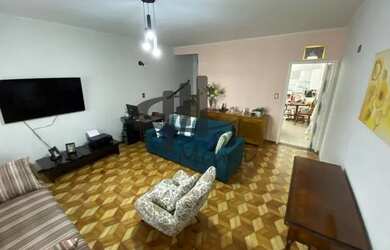 Imagem: A casa possui 3 Dormitórios, 1 Banheiro, 2 Vagas na garagem