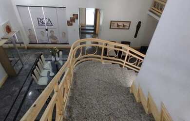 Imagem: A casa possui 4 Dormitórios, 5 Banheiros, 5 Vagas na garagem