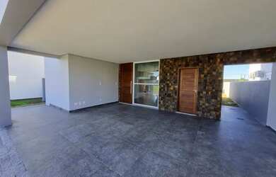 Imagem: A casa em condomínio possui 4 Dormitórios, 4 Banheiros, 2