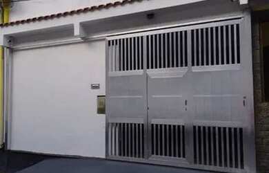 Imagem: A casa à venda possui 4 Dormitórios, 3 Banheiros, 1 Vaga na