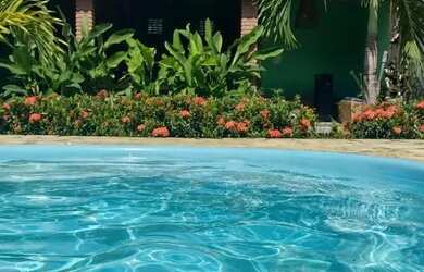 Imagem: A casa possui 5 Dormitórios e 5 Vagas na garagem e está localizado