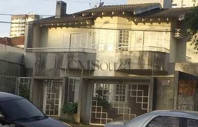 Imagem: A casa possui 4 Dormitórios, 5 Banheiros, 4 Vagas na garagem