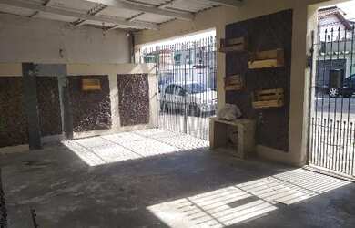 Imagem: A casa possui 3 Dormitórios, 1 Banheiro, 2 Vagas na garagem