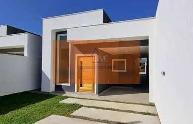 Imagem: A casa possui 3 Dormitórios, 2 Banheiros, 2 Vagas na garagem