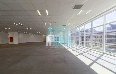 Imagem: O depósito possui 5 Vagas na garagem, 562m² de Área e está