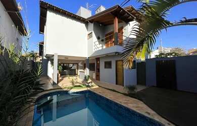 Imagem: A casa em condomínio possui 3 Dormitórios, 3 Banheiros, 2