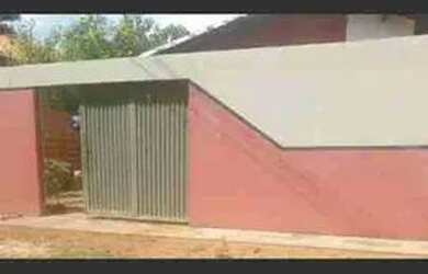 Imagem: A casa possui 2 Dormitórios, 2 Banheiros, 1 Vaga na garagem