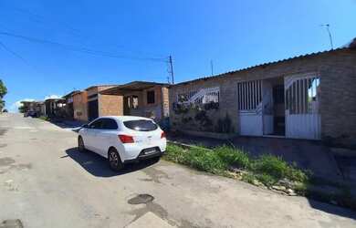 Imagem: A casa possui 2 Dormitórios, 2 Banheiros, 2 Vagas na garagem