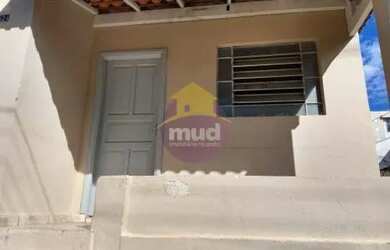 Imagem: A casa possui 2 Dormitórios, 2 Banheiros, 4 Vagas na garagem