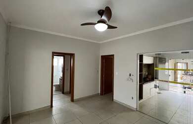 Imagem: A casa possui 5 Dormitórios, 5 Banheiros, 4 Vagas na garagem