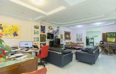 Imagem: O depósito possui 5 Vagas na garagem, 220m² de Área, Imóvel