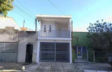 Imagem: A casa possui 3 Dormitórios, 2 Banheiros, 2 Vagas na garagem