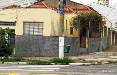 Imagem: A casa possui 2 Dormitórios, 1 Banheiro, 2 Vagas na garagem