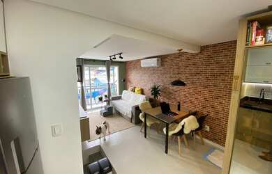 Imagem: A casa possui 2 Dormitórios, 3 Banheiros, 2 Vagas na garagem