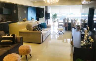 Imagem: O apartamento possui 3 Dormitórios, 1 Banheiro, 5 Vagas na